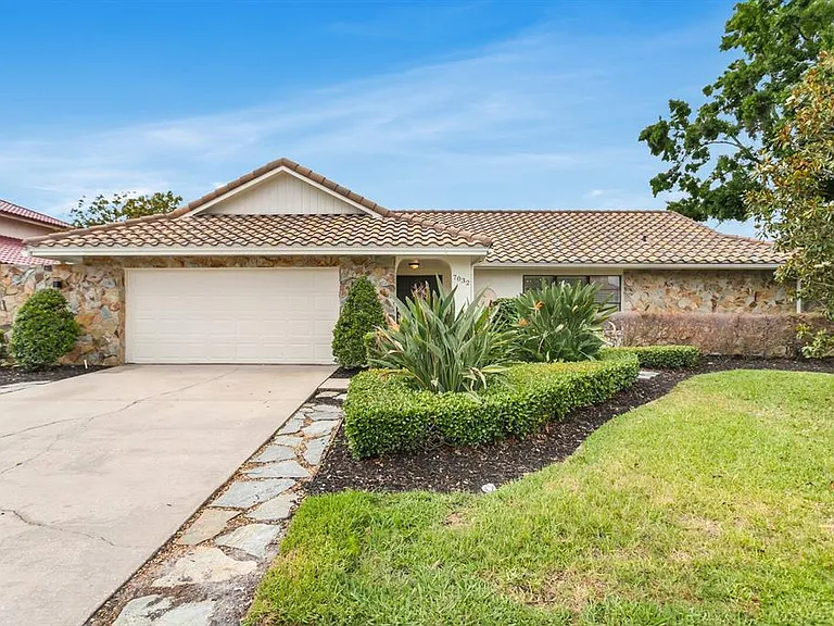 7032 Pelican Island Dr, Tampa, FL